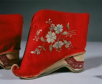 翹頭繡花弓鞋藏品圖，第2張