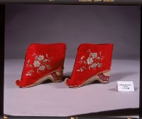翹頭繡花弓鞋藏品圖，第1張