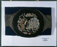 暗八仙枕頭繡套-2藏品圖，第1張