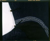 深青提花綢地緄邊大襟女衫藏品圖，第3張