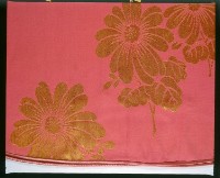 絲質桃紅色地大朵金色提花旗袍藏品圖，第4張