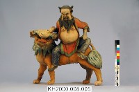 交趾陶漢鍾離騎獅塑像的圖片