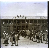 高雄市新興國小學生放學藏品圖，第1張