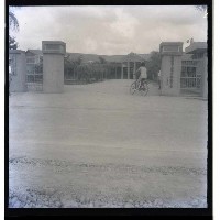 高雄市六中校門口藏品圖，第1張