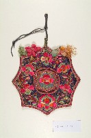 雙色緞地八卦彩繡掛飾藏品圖，第1張