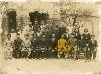 高雄市立第四國民學校第一屆畢業紀念照藏品圖，第1張