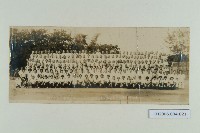 高雄縣仕隆國民學校第三十三屆畢業生全體師生留影藏品圖，第1張