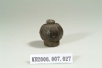 八瓣圓球型道冠帽頂木刻物藏品圖，第1張