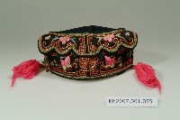 黑緞地雙福捧壽彩繡短圈帽藏品圖，第1張