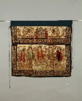 藍緞地金彩繡桌裙藏品圖，第1張