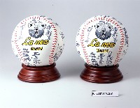 La New熊棒球隊簽名球藏品圖，第1張