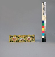 琺瑯彩黃地纏枝番蓮花紋瓷筆山藏品圖，第2張