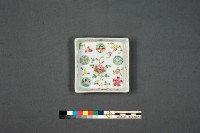 加彩花草紋九拼盤藏品圖，第1張