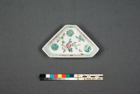 加彩花草紋九拼盤藏品圖，第4張