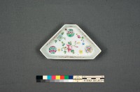 加彩花草紋九拼盤藏品圖，第10張