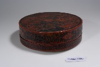 朱漆戧刻錦地菊花紋圓盒藏品圖，第2張