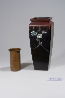 貝殼鑲嵌葛藤紋四方瓶藏品圖，第3張