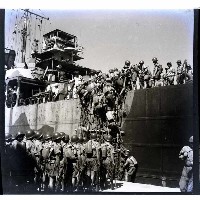 陸戰隊到高雄港13號碼頭下船時藏品圖，第1張