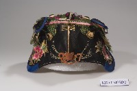 黑緞地青綠色頂立體雙虎造型童帽藏品圖，第2張