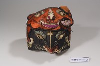黑緞地橘紅頂立體雙虎造型童帽藏品圖，第2張