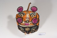 黑緞地橘紅頂立體雙虎造型童帽藏品圖，第2張