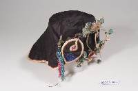 黑緞地豬頭立體造型童帽藏品圖，第2張