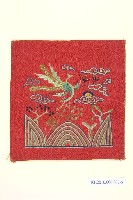 紅緞地鳳雀彩繡枕頂藏品圖，第3張