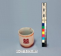 囍字花卉鬥雞紋彩瓷杯藏品圖，第4張