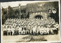 旗山國民學校民國38年度畢業生紀念攝影藏品圖，第1張