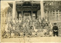 蕃薯寮公學校一年忠班修業紀念在旗山神社前合影藏品圖，第1張