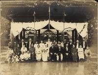 高雄神社前結婚家族照藏品圖，第1張