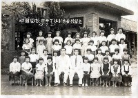 林園國校四年丁班師生合影留念藏品圖，第1張