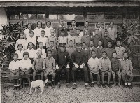 甲仙國民學校畢業生拍攝留念藏品圖，第1張