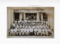台灣省立岡山中學初中部第十九屆丁班全體同學留影藏品圖，第1張