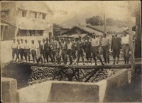 軍人合影於旗山便橋藏品圖，第1張