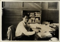 大榮製鋼公司營繕課長張大邦辦公室藏品圖，第1張