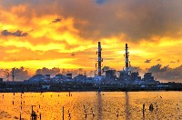 高雄市左營煉油廠日落的圖片