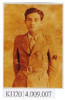 東華皮影戲團張德成身著青年團服照藏品圖，第1張