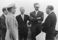 伊朗國王巴勒維由副總統陳誠陪同蒞臨高雄港參觀藏品圖，第1張