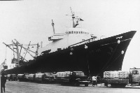 單位色裝由卡車轉運等待裝船藏品圖，第1張