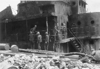 光隆輪爆炸後船邊碼頭上凌亂情形-1藏品圖，第1張