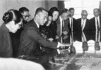 監察委員交通組參觀高雄港開發計劃工程模型藏品圖，第1張