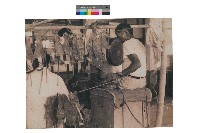 許福宙擔任「金連興皮影戲團」後場照的圖片