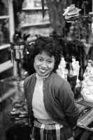 商店裡的女性藏品圖，第1張