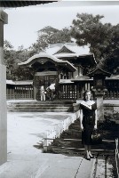 高雄市忠烈祠的白人女性藏品圖，第1張