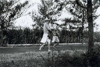 高雄郊區路上的2名農婦藏品圖，第1張