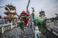 春秋閣騎龍觀音像入口藏品圖，第1張