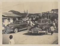 屋舍前院空地的結婚禮車藏品圖，第1張