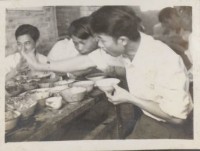 日光照相館創辦人張仁葵及喝喜酒的人藏品圖，第1張