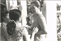 家長於校園內談天藏品圖，第1張